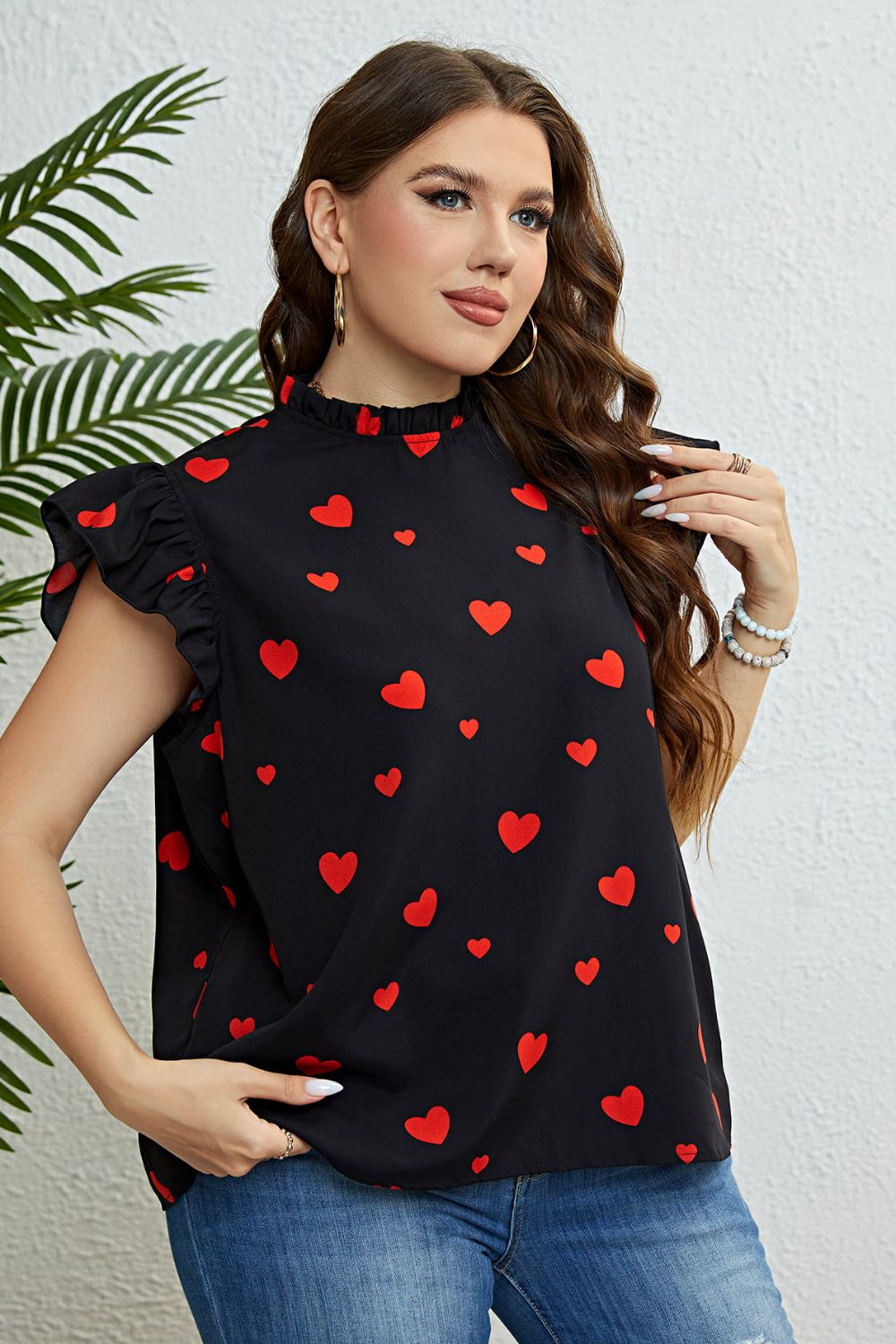 Top con cuello simulado y manga de mariposa con estampado de corazones de talla grande