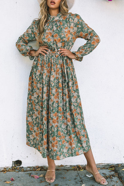 Robe longue à fleurs plissée verte à manches longues avec cravate