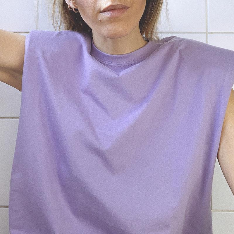 Camiseta con chaleco de silueta con hombreras de moda