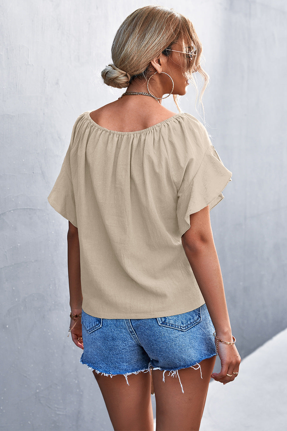 Blusa con mangas acampanadas y lazo al frente