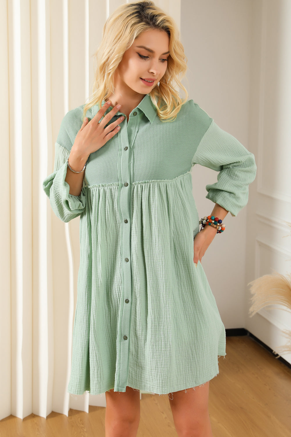 Robe chemise verte patchwork froissée à manches bouffantes