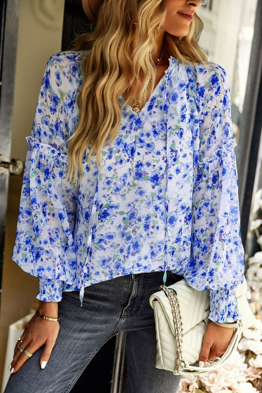 Blouse florale à manches lanternes et col noué