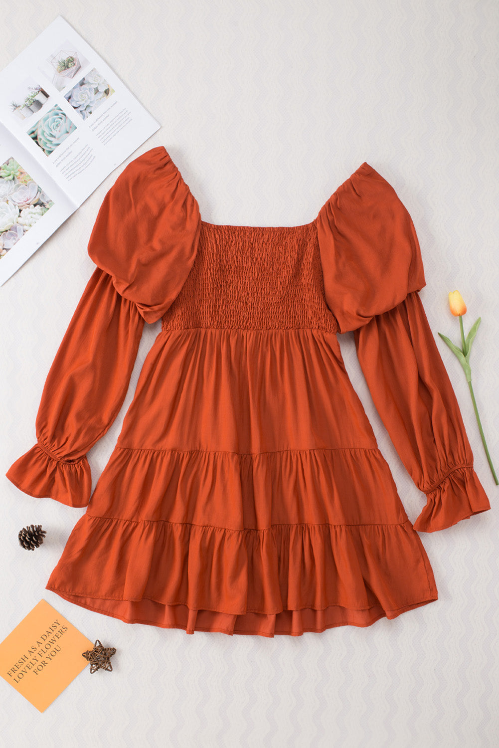 Mini-robe bohème unie à volants froncés marron