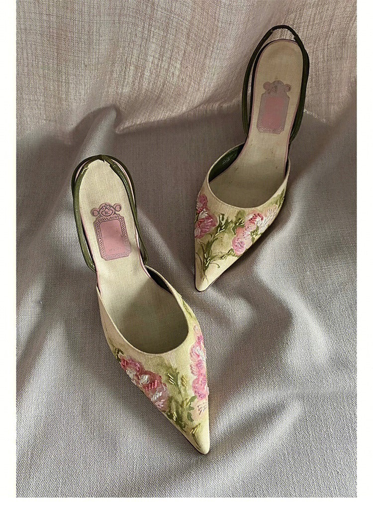 Tacones altos bordados en punta vintage