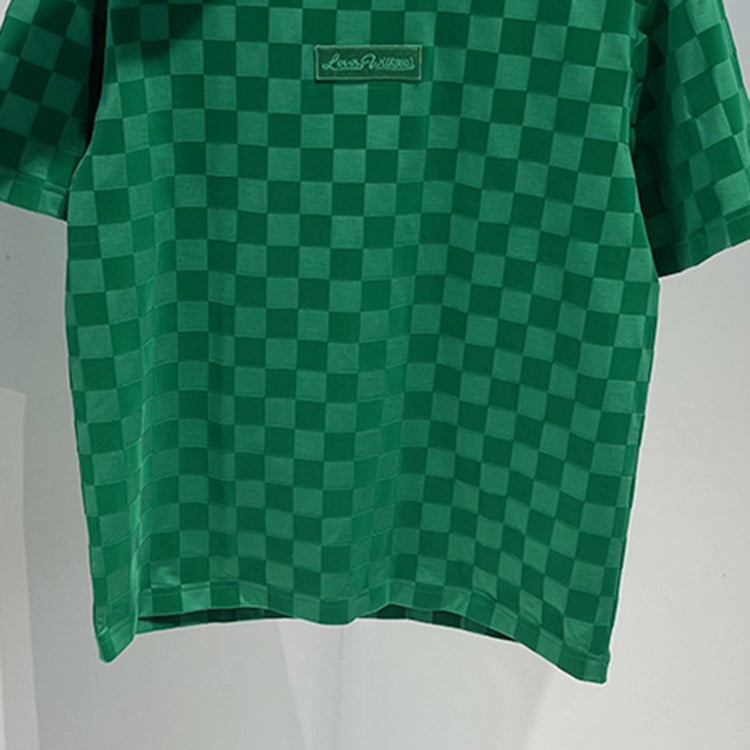 Camiseta casual roja con estampado de cuadros y cuello redondo verde