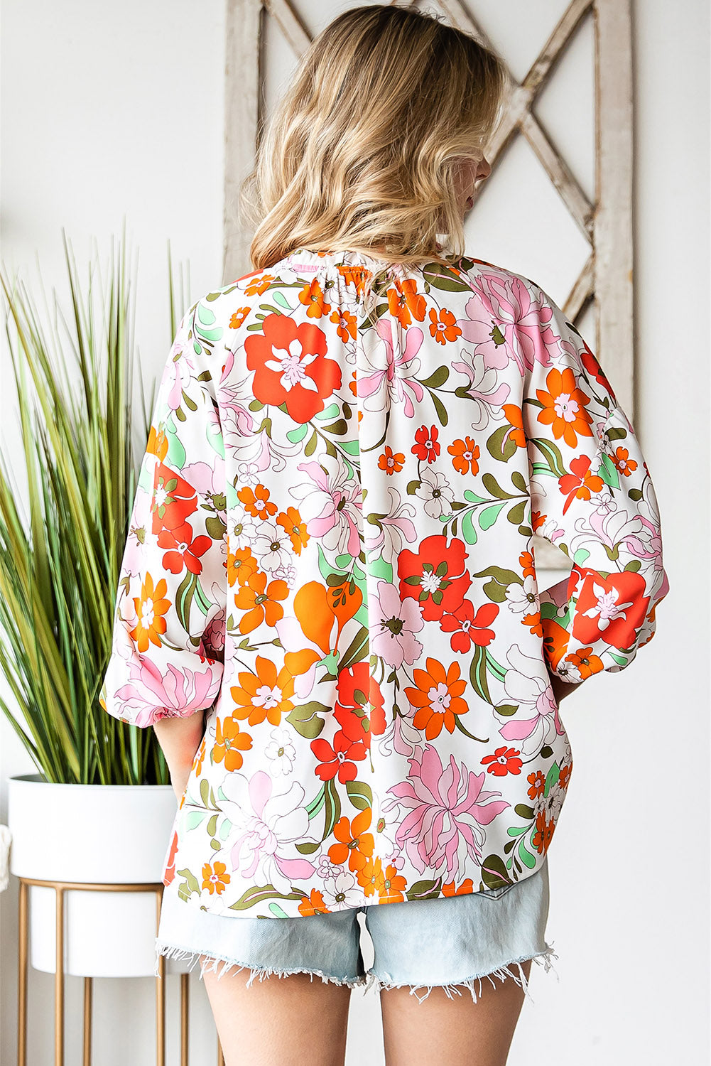 Blusa floral con cuello con muesca y manga globo