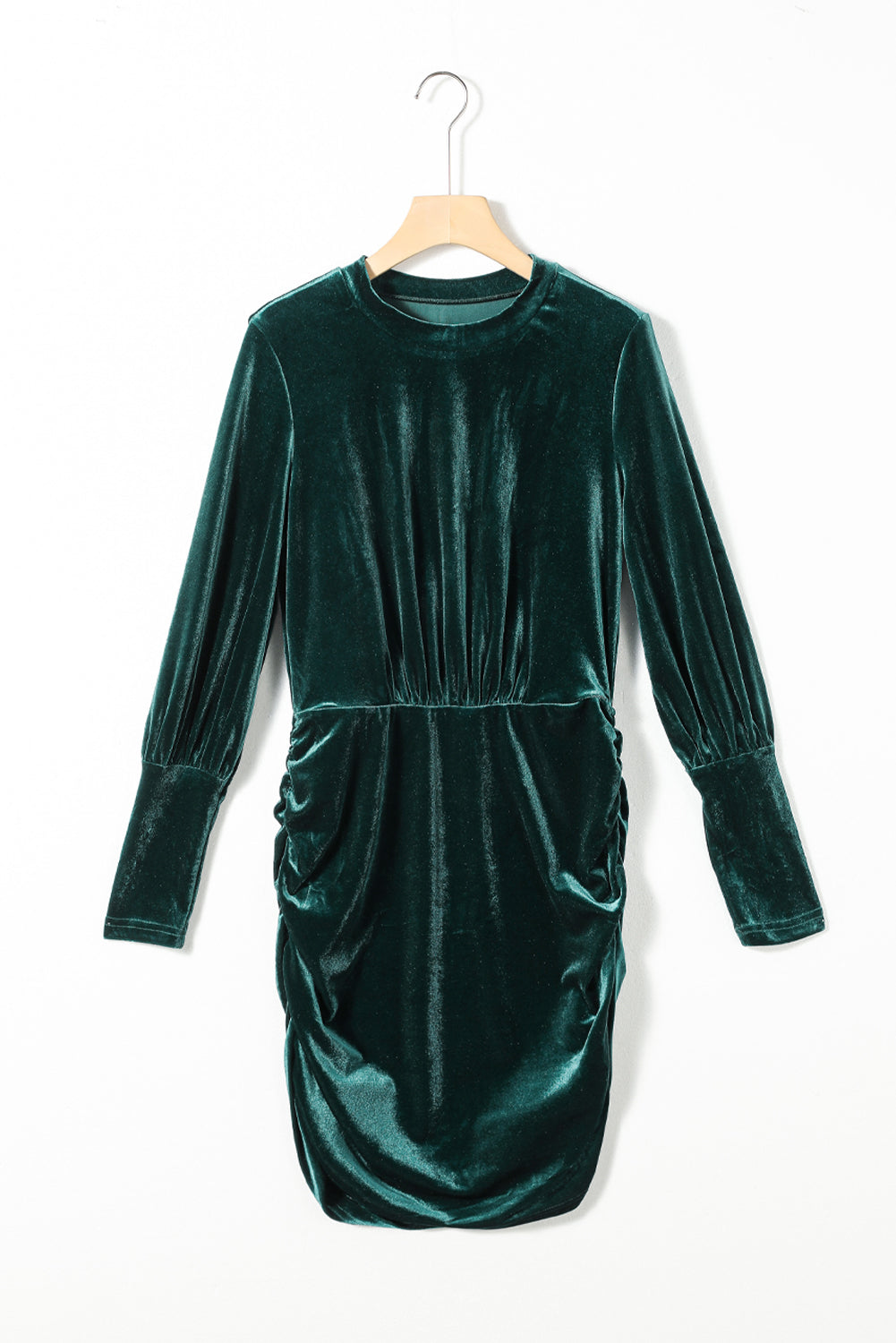 Robe moulante froncée en velours vert à manches bouffantes