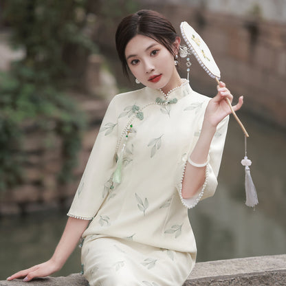 Robe Cheongsam à manches cloche brodée en dentelle abricot