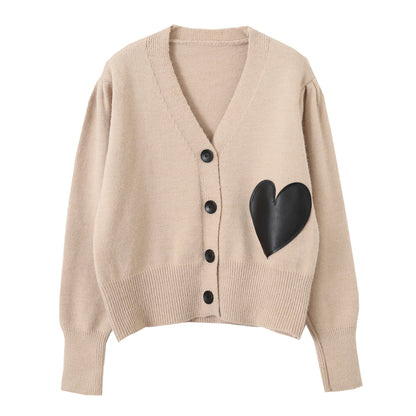 Cardigan tricoté à col en V Big Love avec étiquette en cuir de couleur contrastante