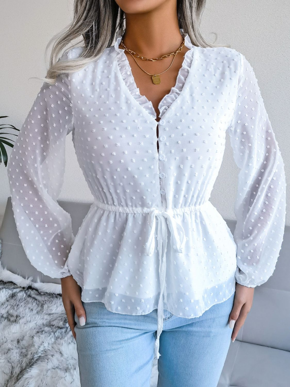 Blusa peplum con cordón en la cintura y ribete de volantes de lunares suizos