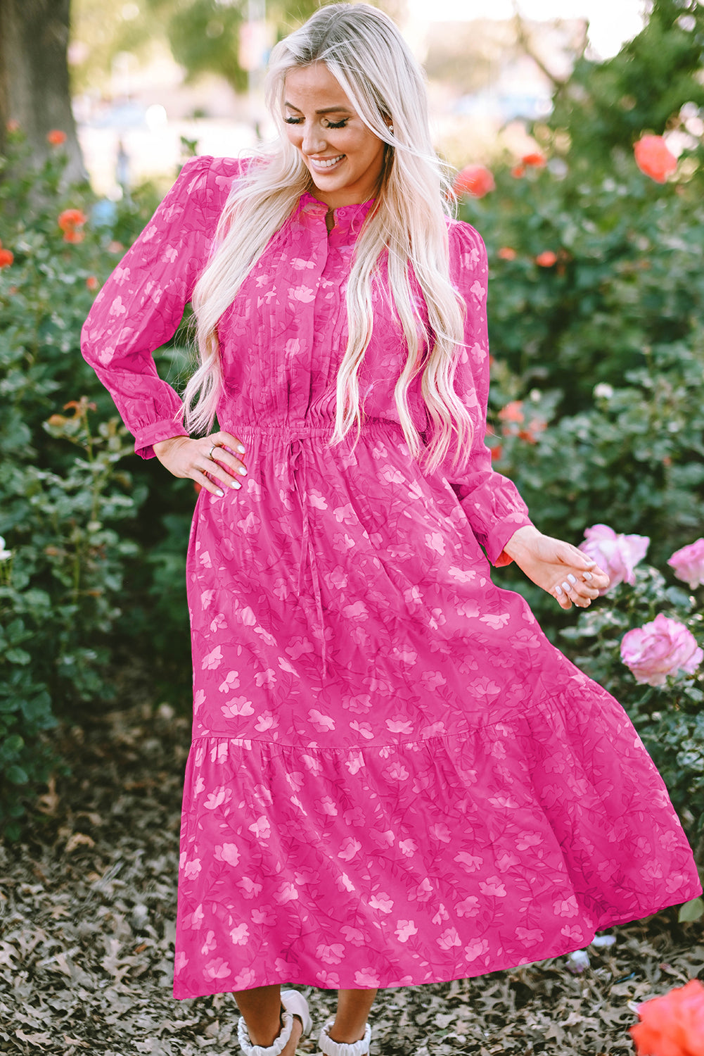 Vestido midi estampado floral plisado con cordón y cintura alta rosa rojo