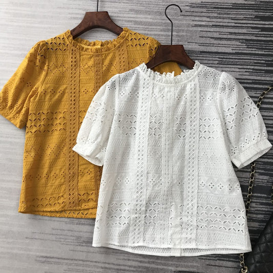 Retro female lace crocheted shirt lining