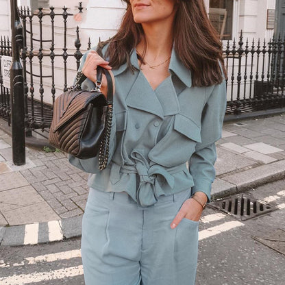 Chaqueta casual de mujer con solapa y bolsillos de color liso que adelgaza la cintura