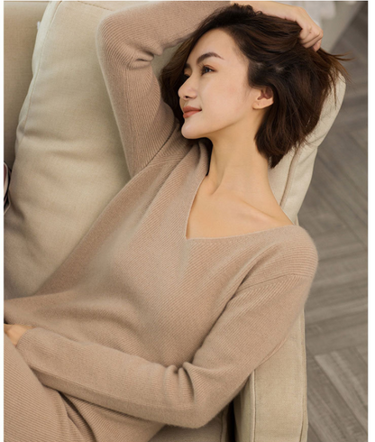 V-neck medium long sweater