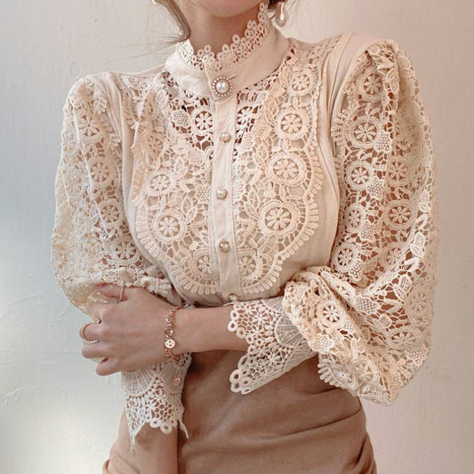 Chemise boutonnée chic avec coutures en dentelle, style palais, douce et anti-âge