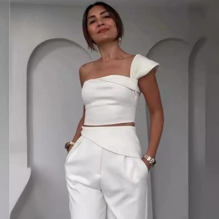 Traje de pantalón recto de cintura alta con cuello diagonal y top halter para mujer