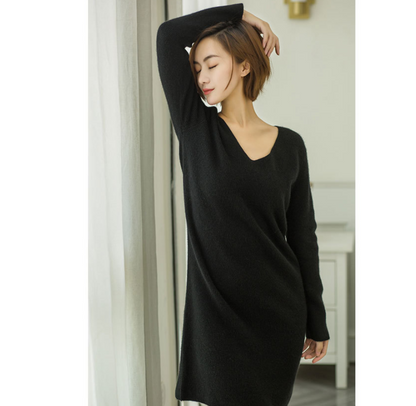 V-neck medium long sweater