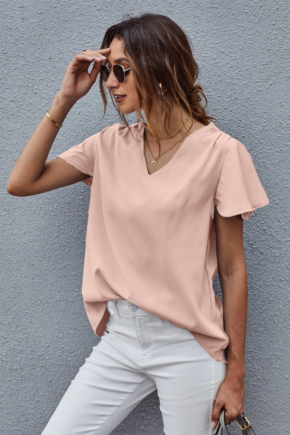 Blusa con mangas acampanadas y cuello en V