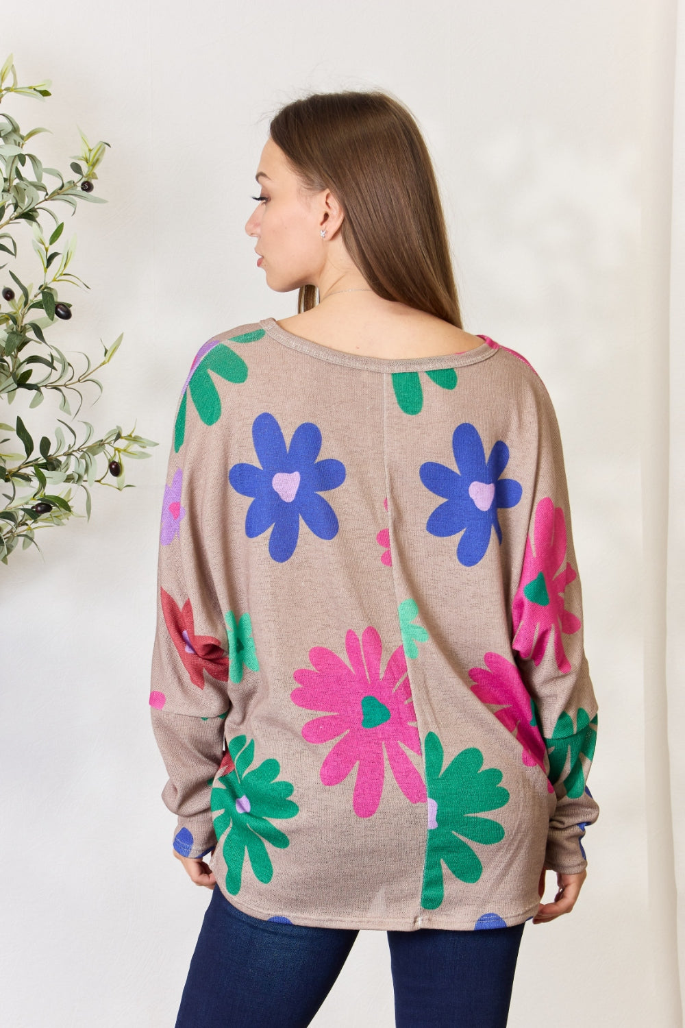 Hopely Top floral de manga larga con cuello en V de tamaño completo