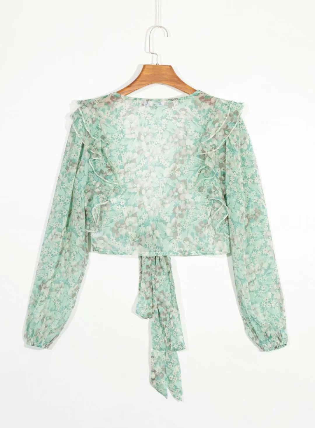 Blusa con estampado floral, manga larga y lazo con escote en V profundo