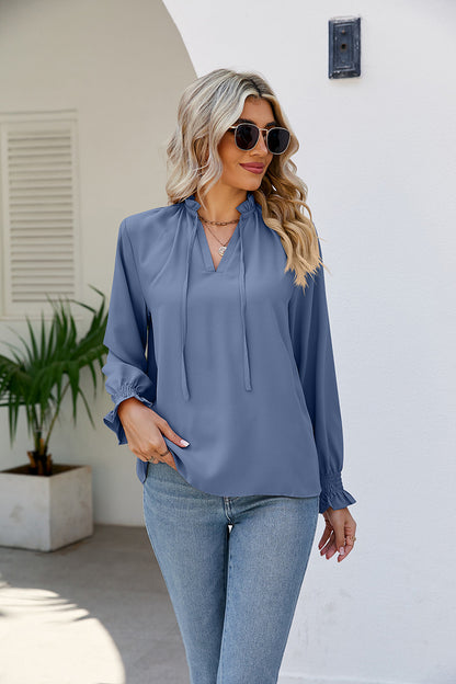 Blouse à manches volantées et col noué