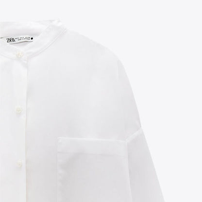 Camisa de popelina blanca con bolsillos para mujer de moda