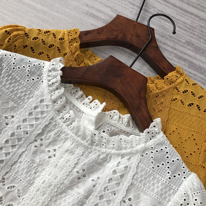 Retro female lace crocheted shirt lining