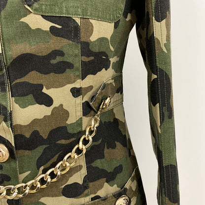 Robe camouflage à col épaulette et jupe chemise avec chaîne à boutons dorés