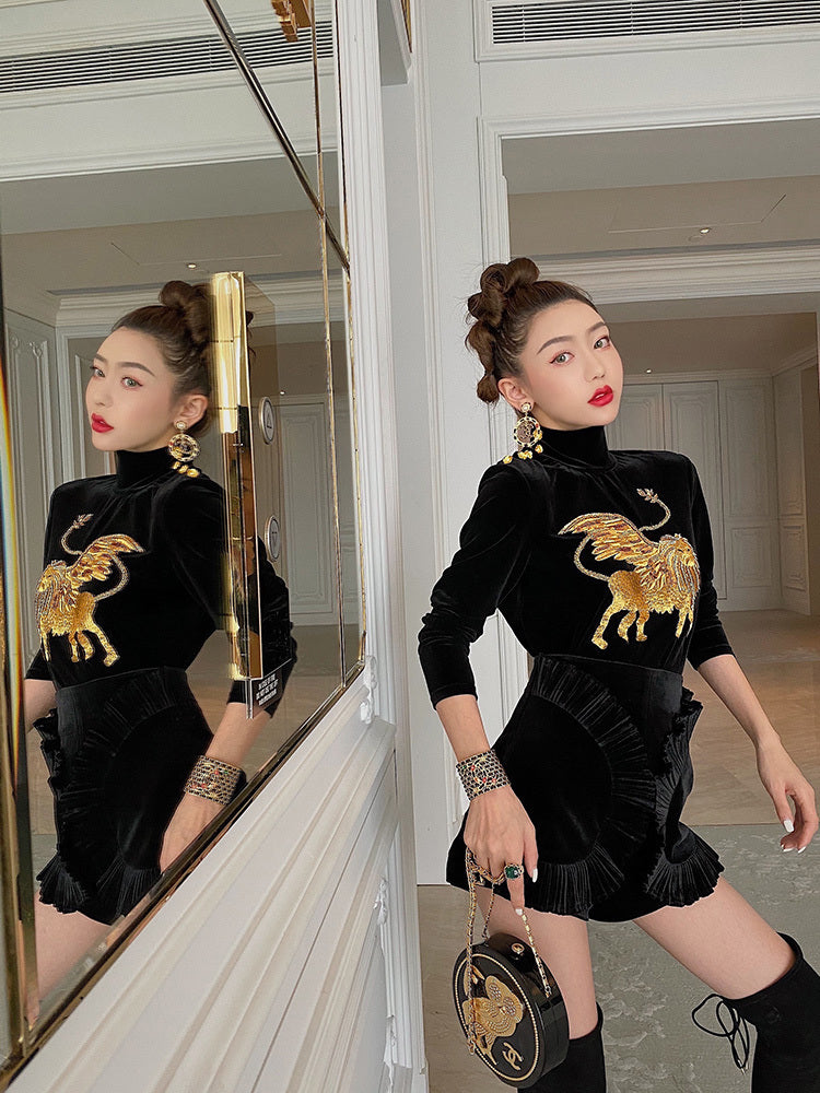 Retro Niche Palace Style Autumn And Winter CHAO Heavy Industry Foreign Style Eye-Catching Lion Embroidery Round Neck Velvet Top