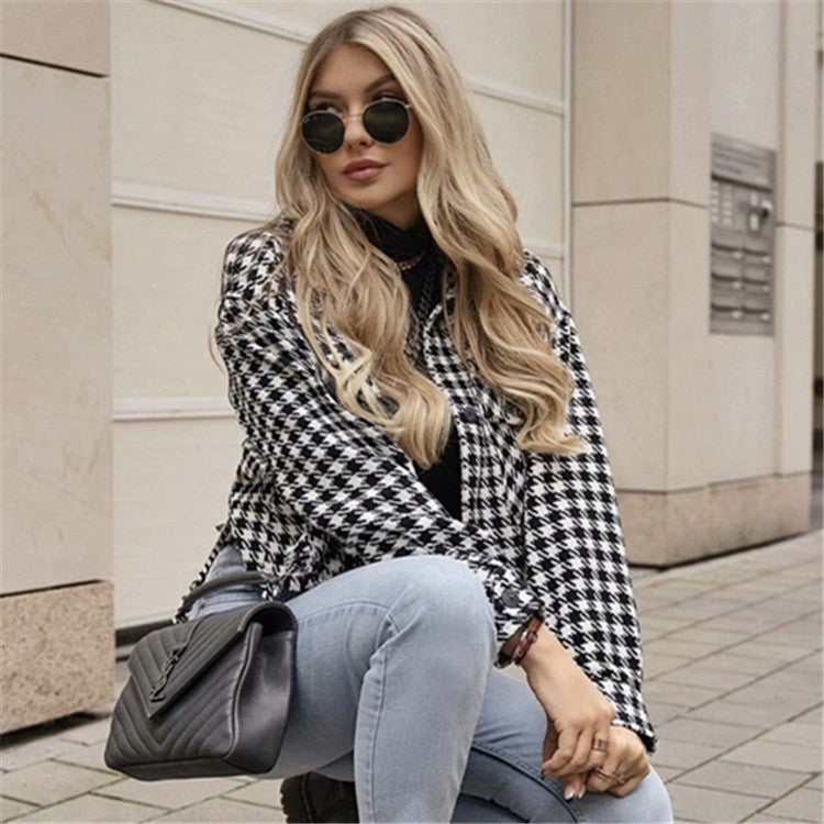 Women's loose plaid shirt in autumn and winter