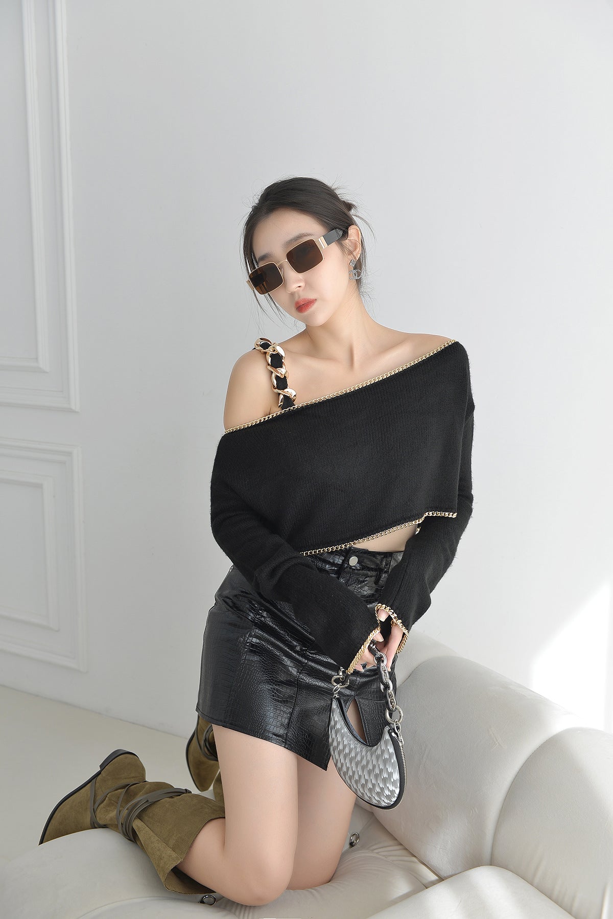 New Style Chain Wrap Long Sleeve Slanted Shoulder Strapless Black Cropped Pullover