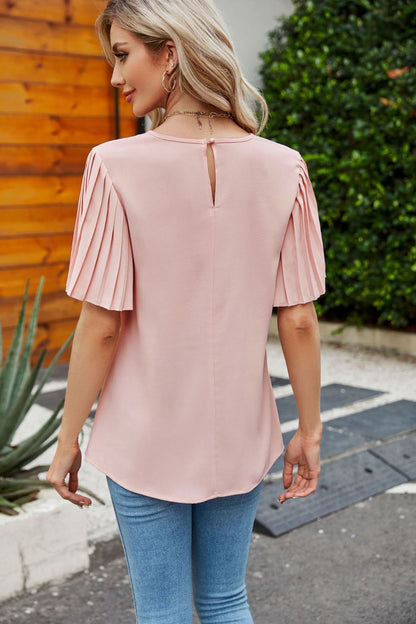 Blouse plissée à manches flottantes et col rond