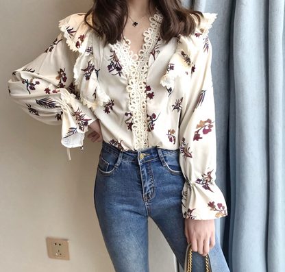 V-neck ruffled long-sleeved shirt