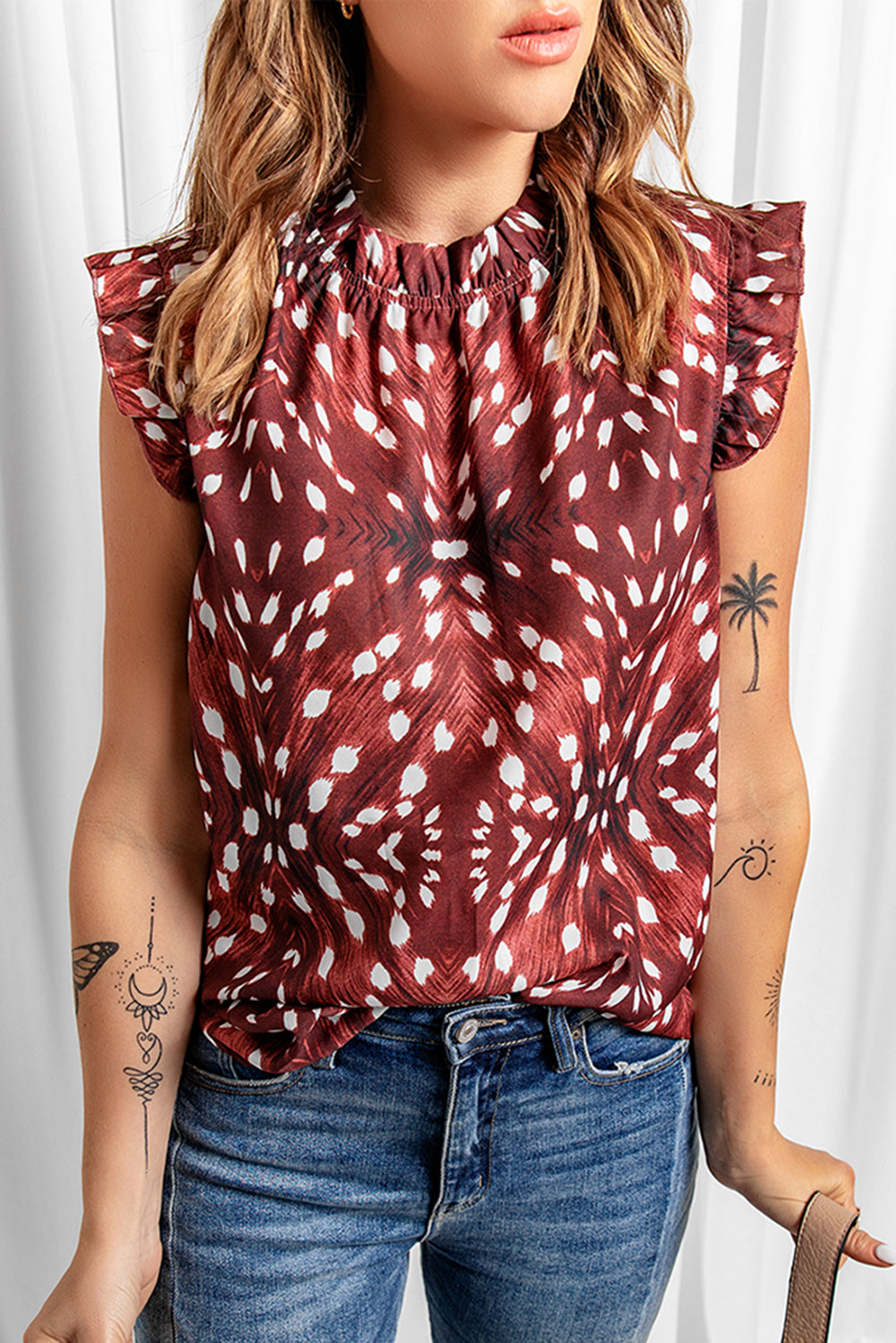 Blusa estampada con volantes en los hombros