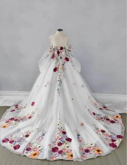 Vestido de banquete de hilo de bienvenida con flores exquisitas