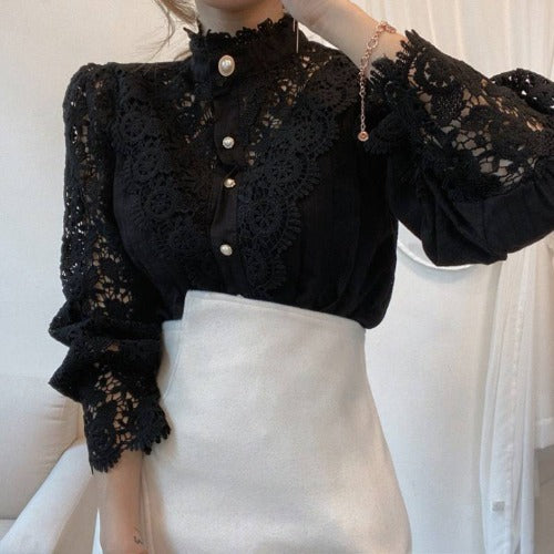 Sweet and age-reducing palace style lace stitching chic button shirt