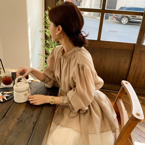 Camisa arrugada elegante de manga larga para mujer con cintura delgada