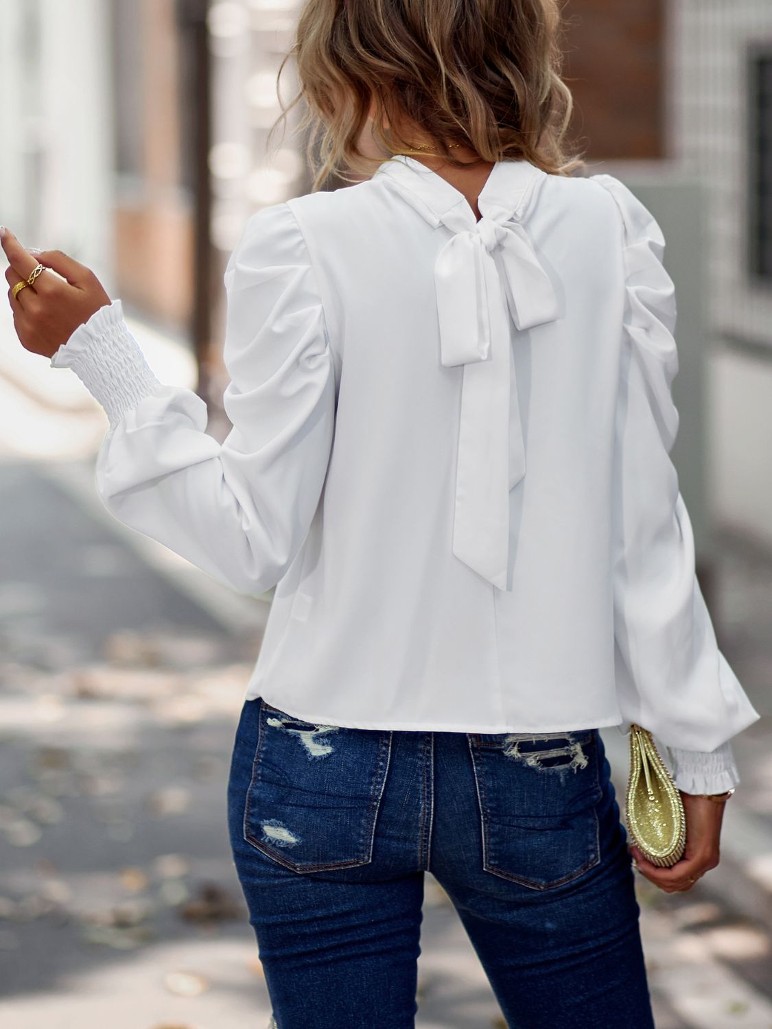 Blusa con cuello simulado y manga abullonada con lazo en la espalda