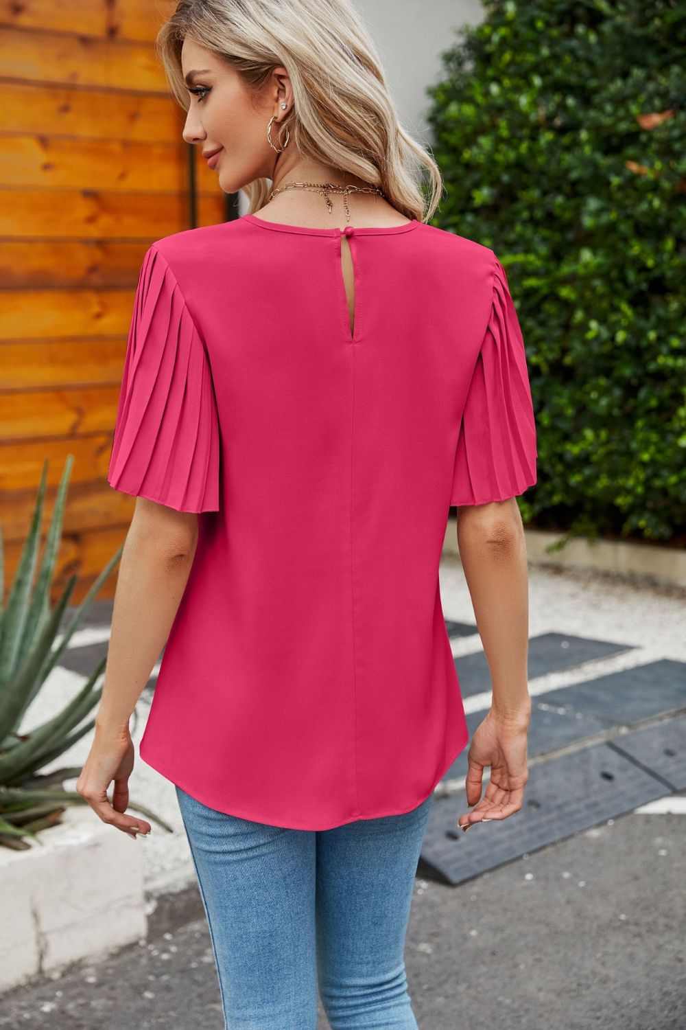 Blouse plissée à manches flottantes et col rond