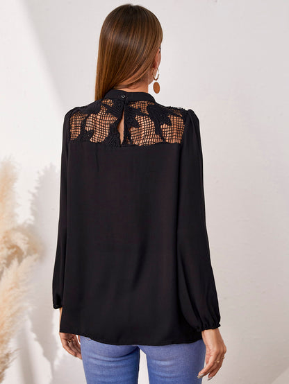 Blouse ajourée à col rond et manches bouffantes