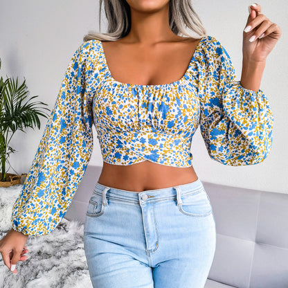 Top corto cruzado con estampado floral de florecitas