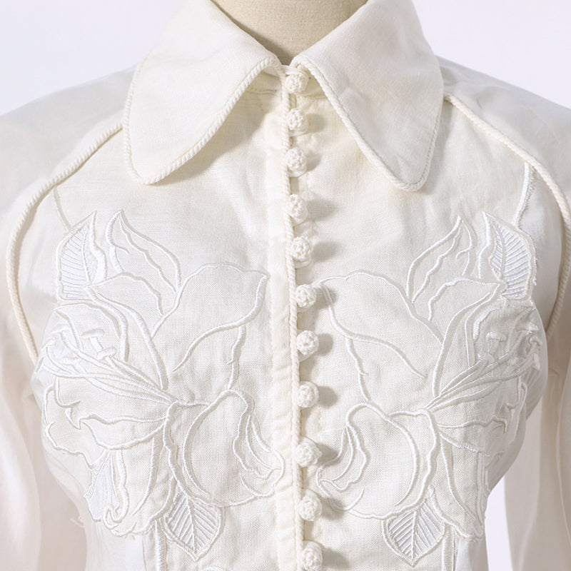 Chemise brodée de dentelle