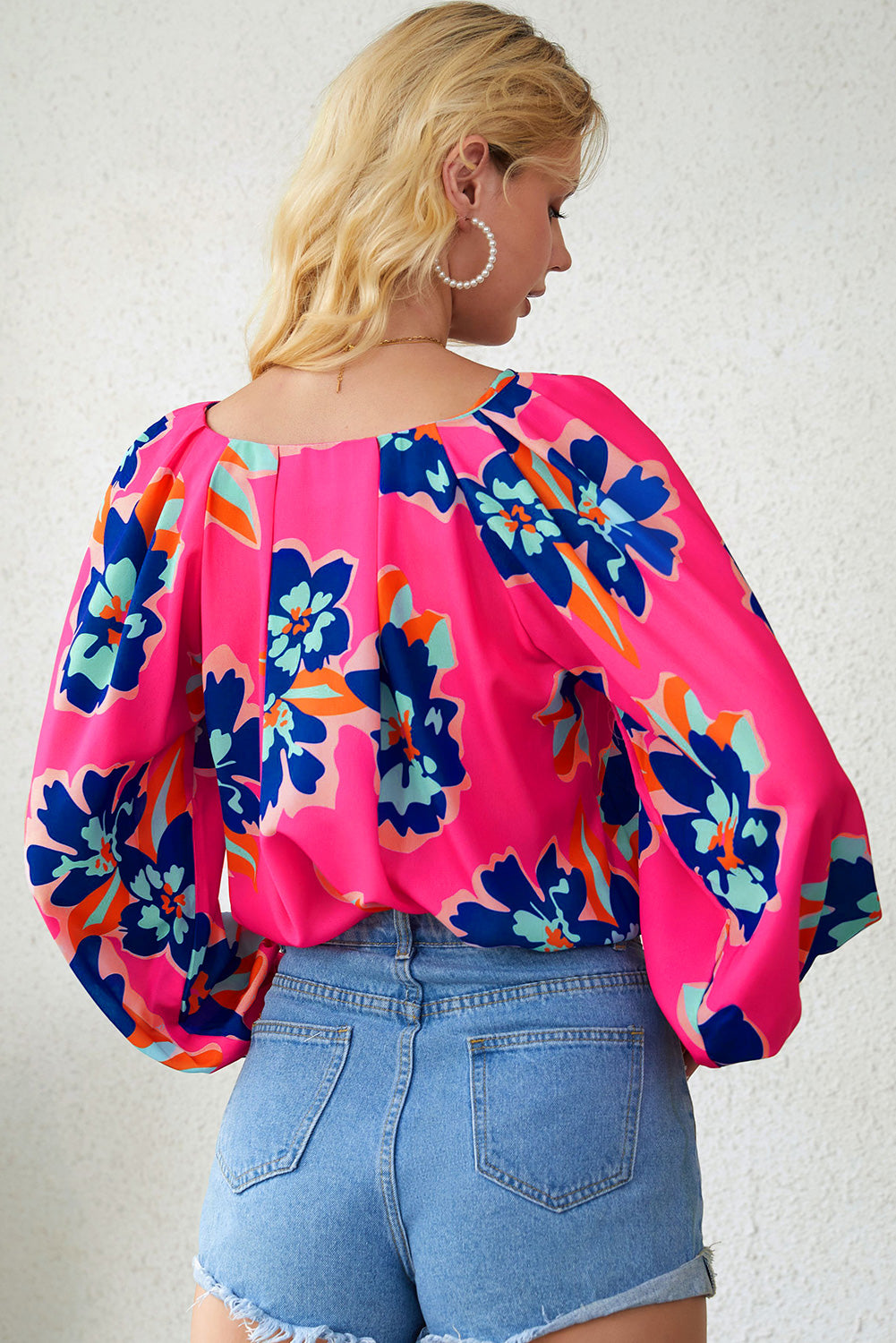 Blusa con manga farol y cuello en V con estampado floral