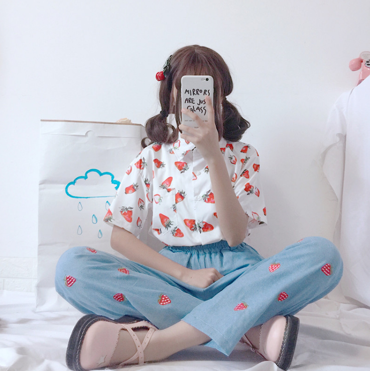 Loose fruit strawberry print short sleeve shirt