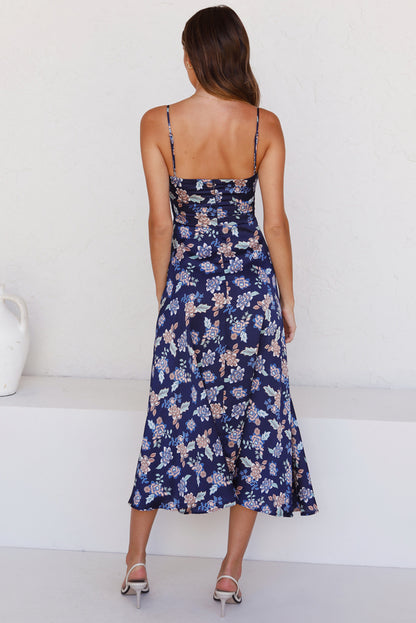 Robe longue bleue à imprimé floral avec nœud sur le buste et fente