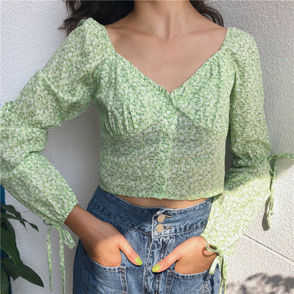 Chica francesa dulce fruta corbata verde camisa estilo vacaciones