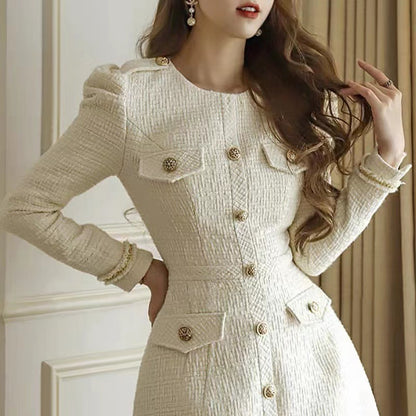 Vestido de tweed de alta sociedad con botones elegantes y cuello redondo de estilo clásico