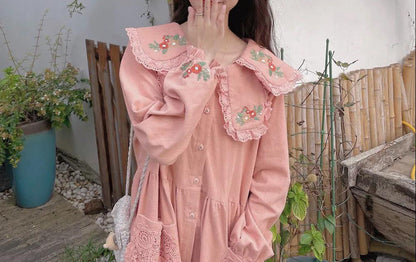 Robe brodée amincissante style Preppy