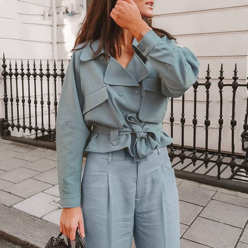 Chaqueta casual de mujer con solapa y bolsillos de color liso que adelgaza la cintura