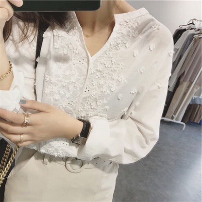 V-neck embroidered three-dimensional flower white shirt